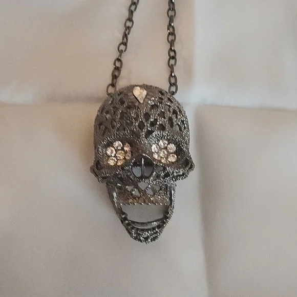 Silver Pewter Skull  Crystal Pendant Necklace - Picture 2 of 2